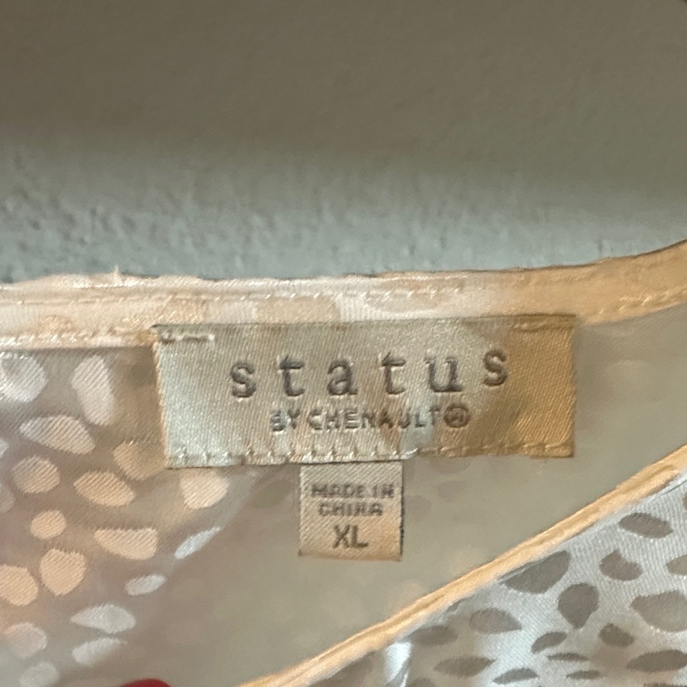 Status by Chenault White and Gray Top